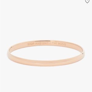 MATERIAL
shiny plated metal hardware
slides on
diameter: 2.5"
width: 0.5"